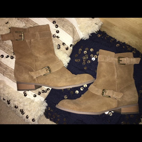 Liz & Co. Desert Boots - Picture 2 of 3